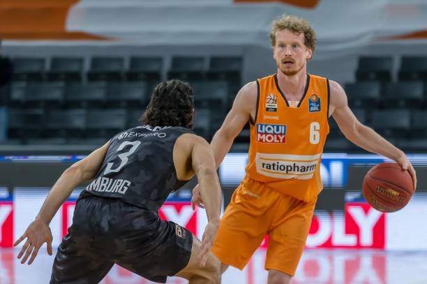 攻防两端都 攻防两端都